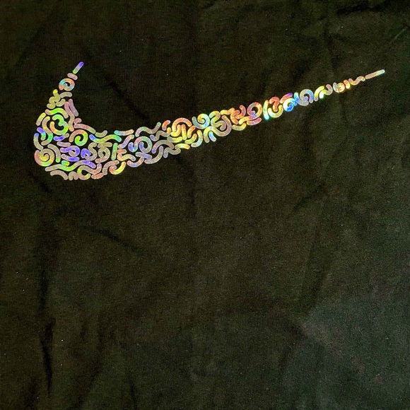 Nike Black Short Sleeve T-shirt with Reflective Holographic Doodled Logo (Girls) - Picture 3 of 6